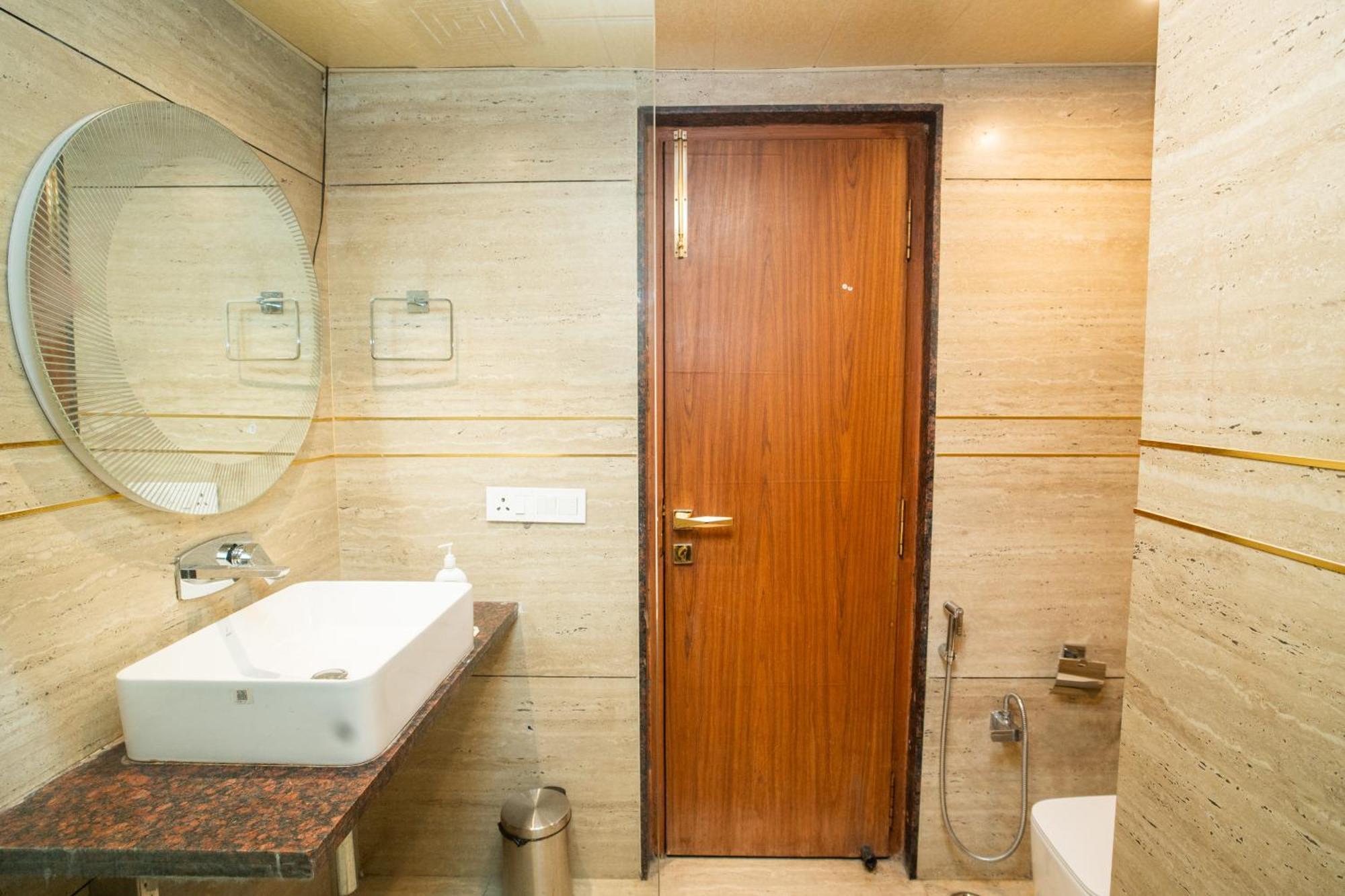 Luxury Aloha Apartments, Rishīkesh Exteriör bild